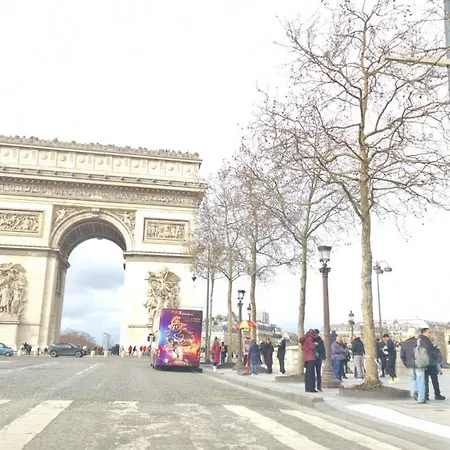 Gare Montparnasse 1mins,center, Bd St Germain, 5mins Eiffel Tour ,notre Dame Of ,quartier Latin,amusing Place Homestay Paris