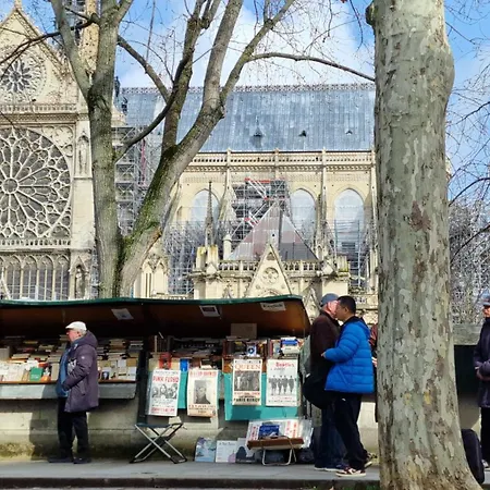 Gare Montparnasse 1mins,center, Bd St Germain, 5mins Eiffel Tour ,notre Dame Of ,quartier Latin,amusing Place Homestay