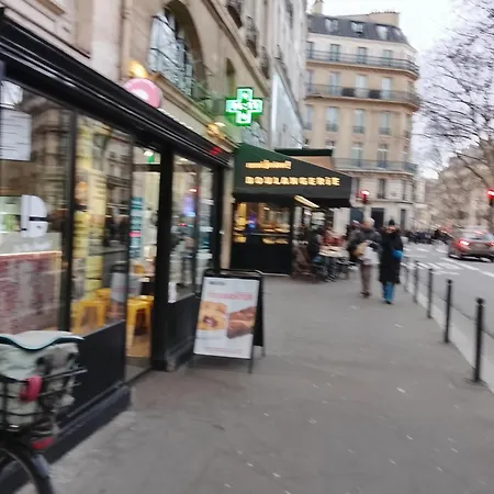 Gare Montparnasse 1mins,center, Bd St Germain, 5mins Eiffel Tour ,notre Dame Of ,quartier Latin,amusing Place Homestay Paris
