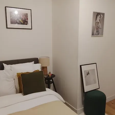 Homestay Gare Montparnasse 1mins,center, Bd St Germain, 5mins Eiffel Tour ,notre Dame Of ,quartier Latin,amusing Place *
