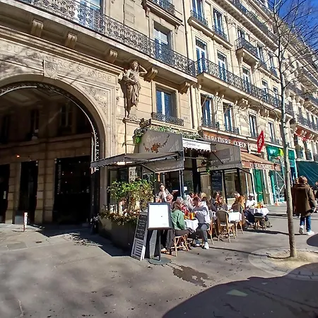 Gare Montparnasse 1mins,center, Bd St Germain, 5mins Eiffel Tour ,notre Dame Of ,quartier Latin,amusing Place