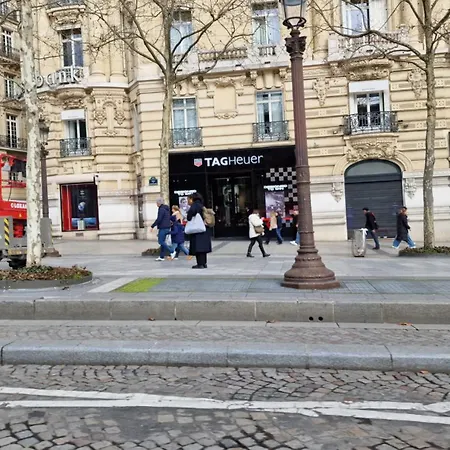 Gare Montparnasse 1mins,center, Bd St Germain, 5mins Eiffel Tour ,notre Dame Of ,quartier Latin,amusing Place Paris