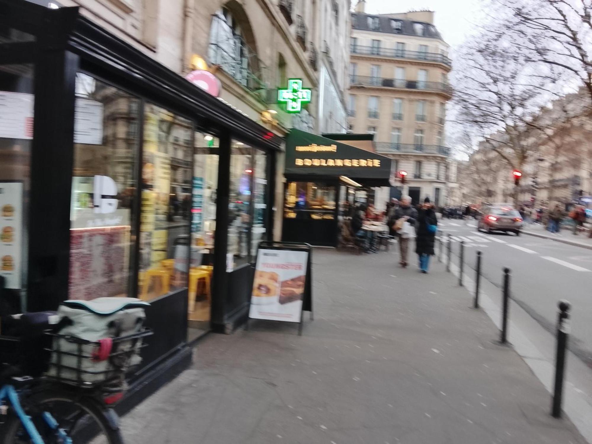 Gare Montparnasse 1mins,center, Bd St Germain, 5mins Eiffel Tour ,notre Dame Of ,quartier Latin,amusing Place Homestay Paris