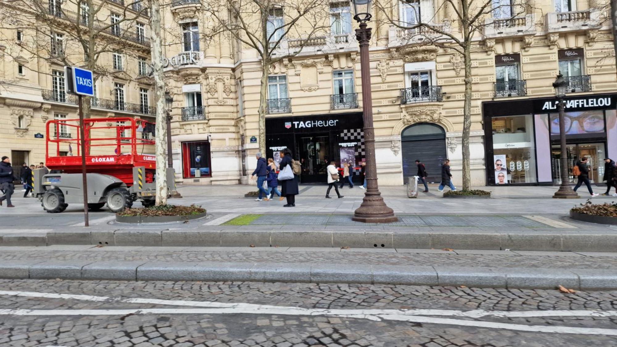 Gare Montparnasse 1mins,center, Bd St Germain, 5mins Eiffel Tour ,notre Dame Of ,quartier Latin,amusing Place Paris